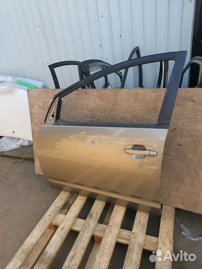 Дверь передняя левая Toyota Prius 2 NHW20 2011