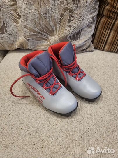 Лыжные ботинки 35