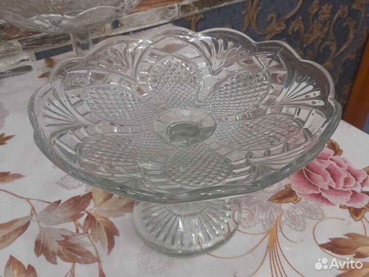 Тарелка для фруктов на ножке