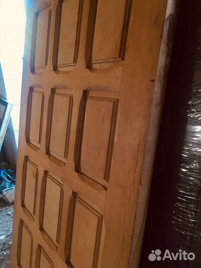 Дверь входная,деревянная
