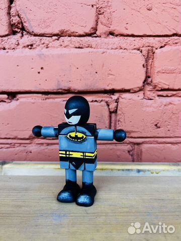 Бэтмен фигурка супергероя дервянная по комиксам DC