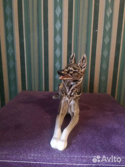 Фарфоровая статуэтка овчарка