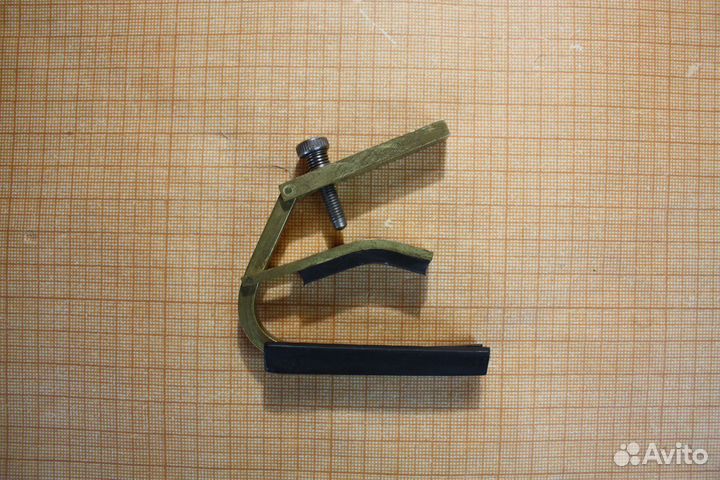 Каподастр для классической гитары Зажим струн