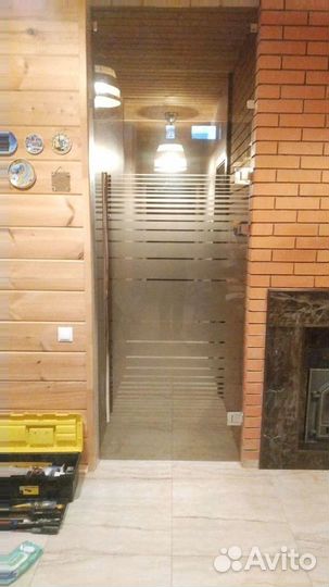 Дверь стеклянная межкомнатная