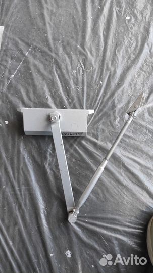 Доводчик дверной diplomat