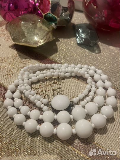 Бусы молочное стекло Чехословакия