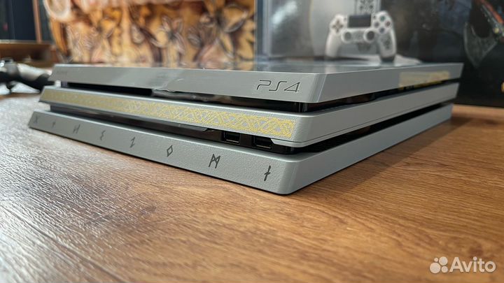 Sony ps4 Pro 1 tb Limited Ed. (God of war)
