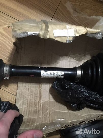 Полуось в сборе передняя левая VAG