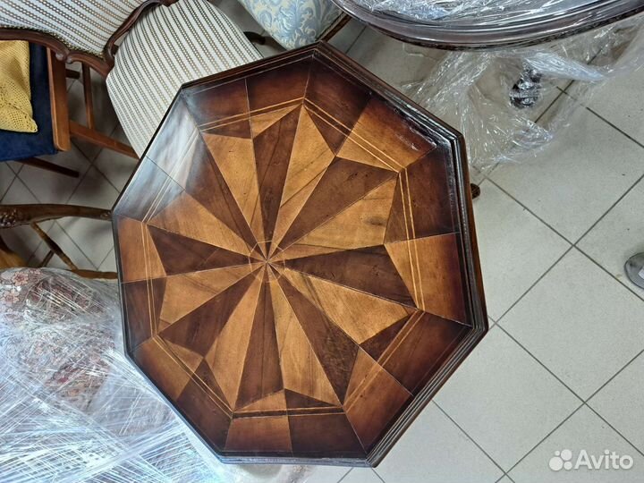 Антикварный стол орехового дерева