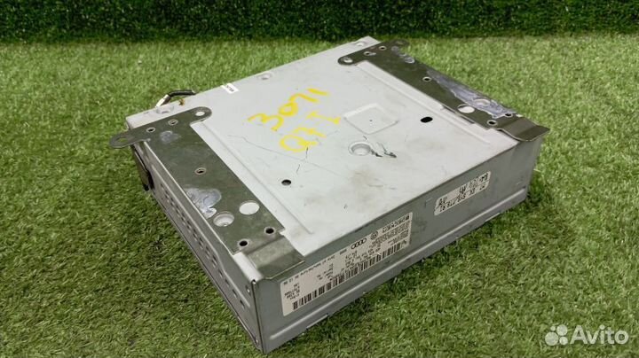 Блок управления магнитолой Audi Q7