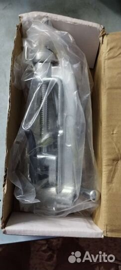 Инструмент для крепления стальной ленты на опорах