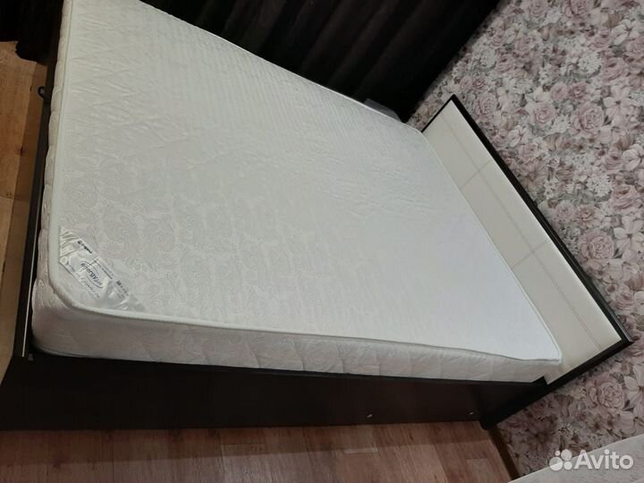 Кровать с подъёмным механизмом с матрацем