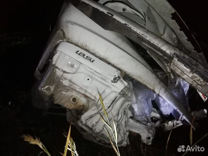 Toyota Carina 1.8 AT, 1996, битый, 250 000 км