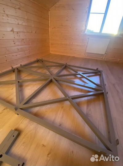 Парящие кровати в ассортименте