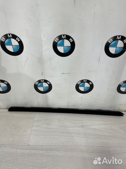 Уплотнитель стекла двери задний левый Bmw X5