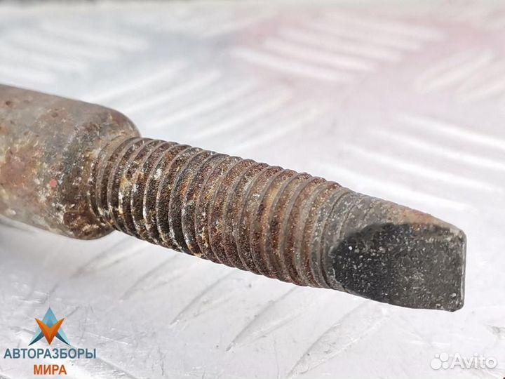 Крюк буксировочный Lancia Phedra 2003