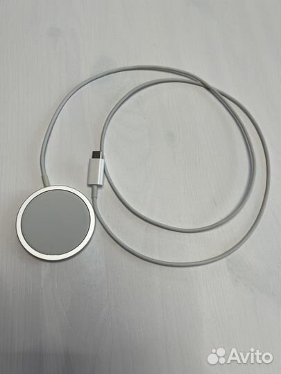 Беспроводное зарядное Apple MagSafe, белый