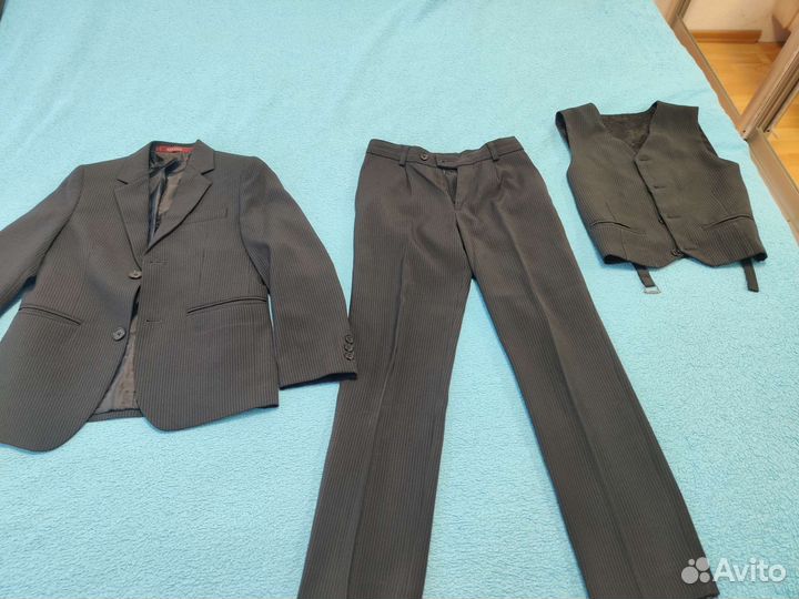 Детскии костюм-тройка классический