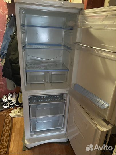 Холодильник Indesit c132g