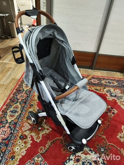 Коляска прогулочная yoya