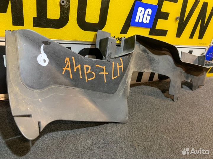 Дефлектор левый Audi A4 B7