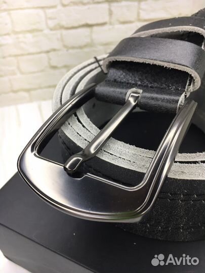 Мужской кожаный ремень черный