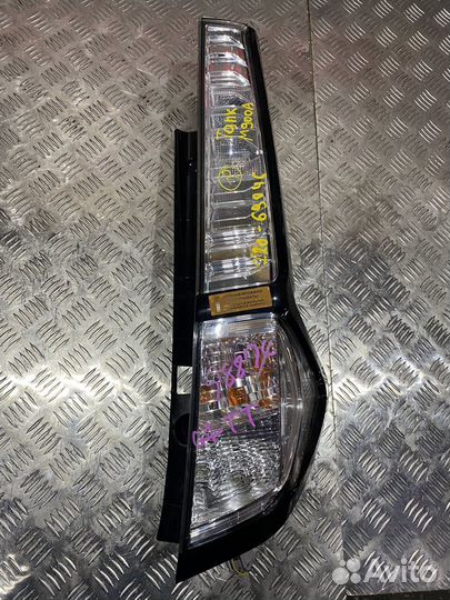 Стоп-сигнал Toyota Tank M900A задний правый