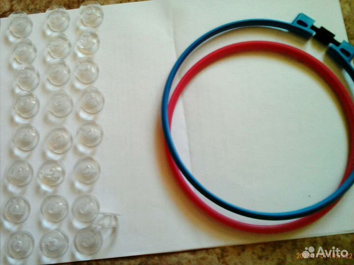 Пяльца для вышивания и шпульки для швейных машин