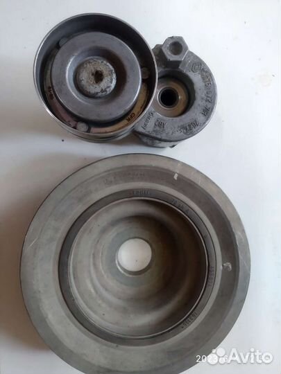 Шкив коленвала и натяжной механизм с роликом