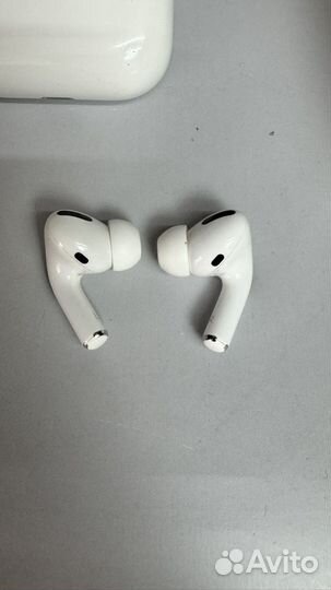 Наушники airpods pro MWP22ZA/A левый шипит