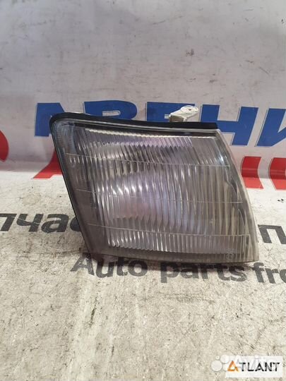 Габарит передний правый toyota celsior