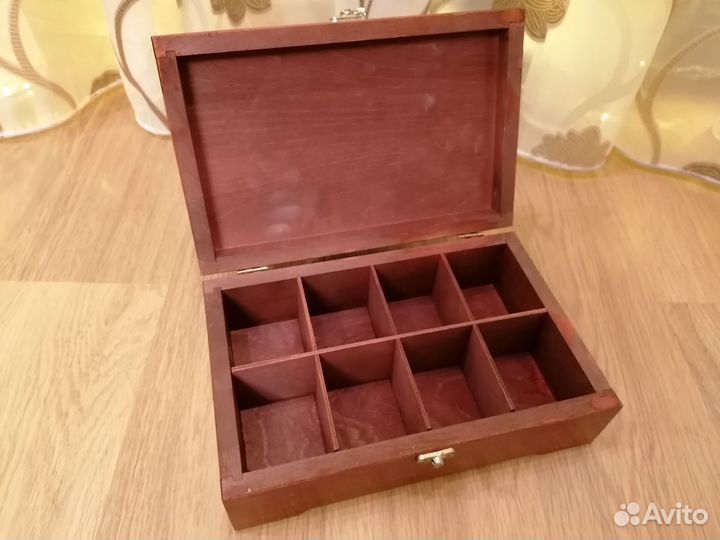 Деревянная шкатулка