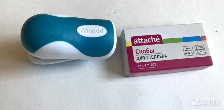 Маленький степлер и скобы