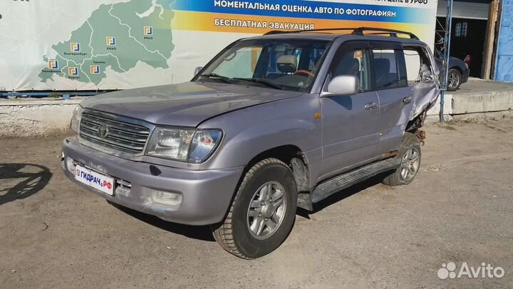 Стекло двери передней правой Toyota Land Cruiser