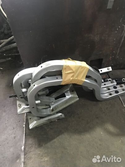 Петля крышки багажника logan