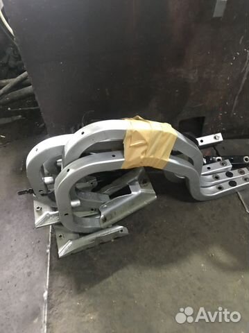 Петля крышки багажника logan