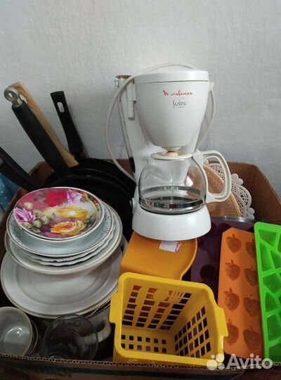 Посуда сковородка кастрюля тарелки кружки