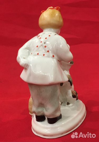 Статуэтка фарфоровая. А ну ка отними. СССР