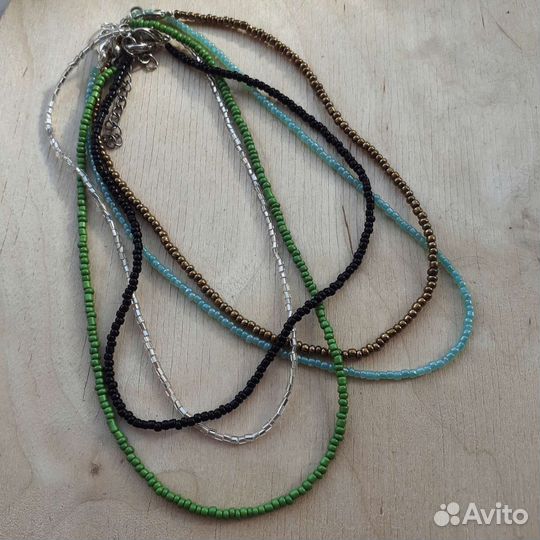 Чокеры из бисера в ассортименте