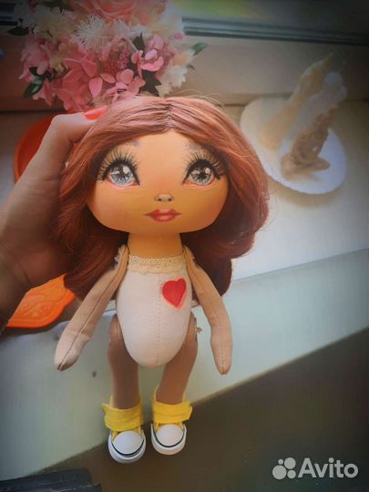 Кукла с лицом нарисованным с ресницами 2 разные