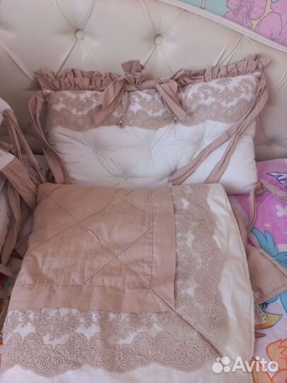 Бортики в кроватку и комбинезон демисезонный