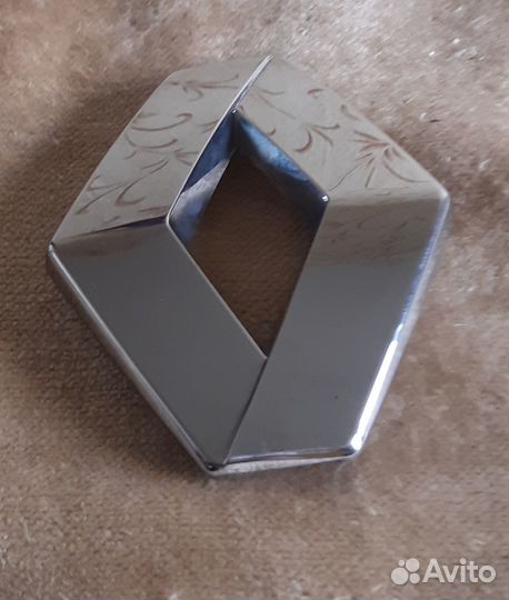 Шильдик задней двери Рено Дастер 2021 г.в