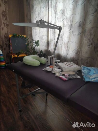 Кушетка и лампа
