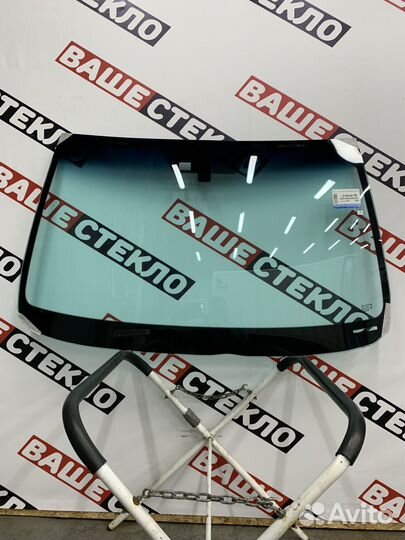 Лобовое стекло Lexus IS200