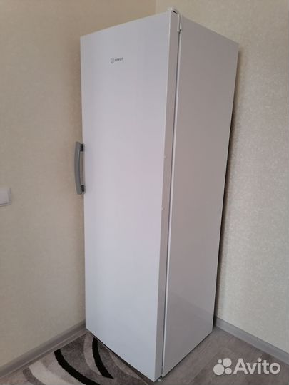 Холодильник новый indesit