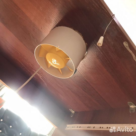 Стол для маникюра с вытяжкой