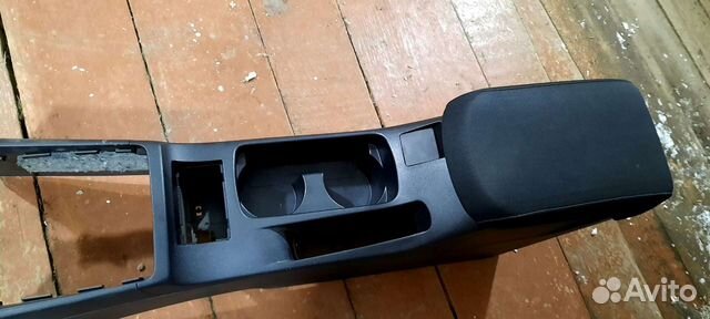 Консоль с подстаканниками и подлокотником на лансе