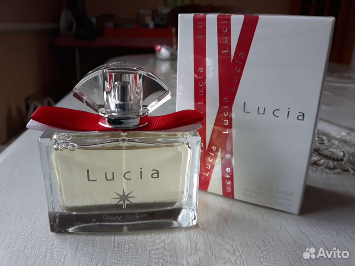 Женский парфюм Lucia Дубай