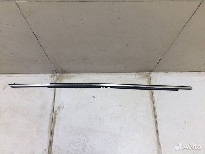 Накладка стекла переднего правого хром