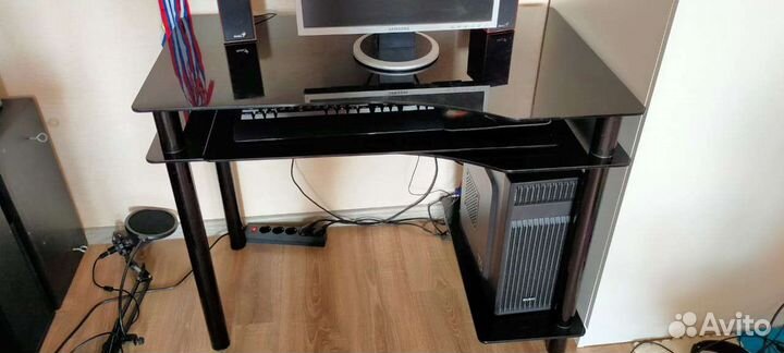 Письменный стол компьютерный